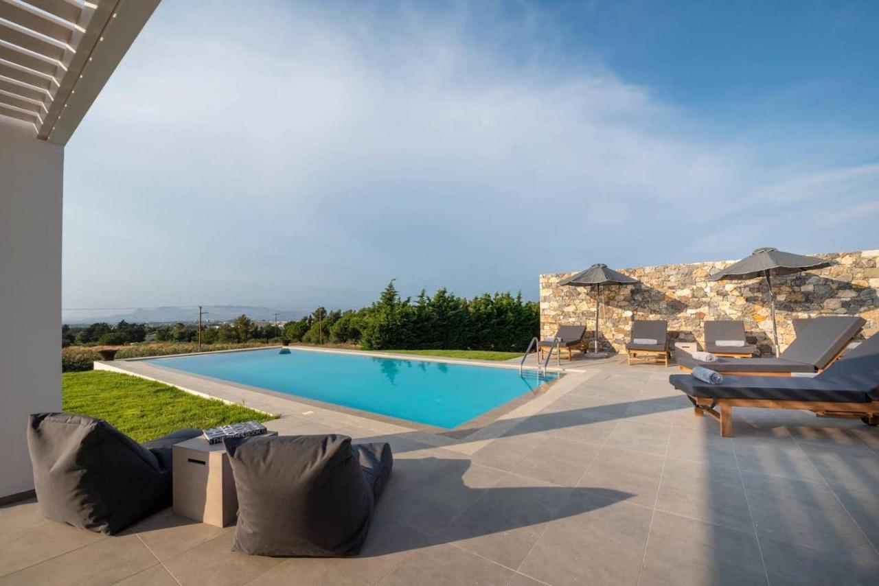 וילה Melia With Heated Pool *